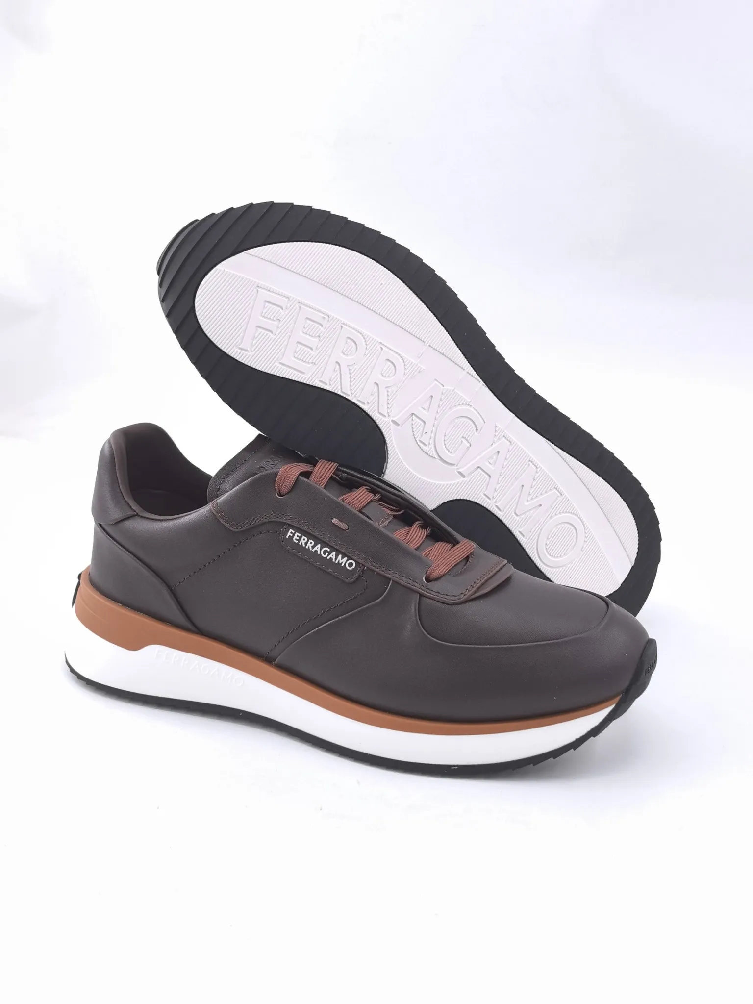 [Ferragam] Top P: 780💰 ▪️Size: 39-44 (38.45 custom-made) FERRAGAMO Ferragam 🔍Top purchasing agent 🇮🇹 Ferragam Street-charming casual shoe series, the counter sells the original configuration simultaneously, Italian imported cowhide fabric, high-quality splicing technology, imported water-dyed cow lining , soles: original foam outsole specially provided by the original factory, original factory follow-up goods, 🔍 high quality, can be entered and exited the counter at will, welcome to compare and synchronize with the counter.
